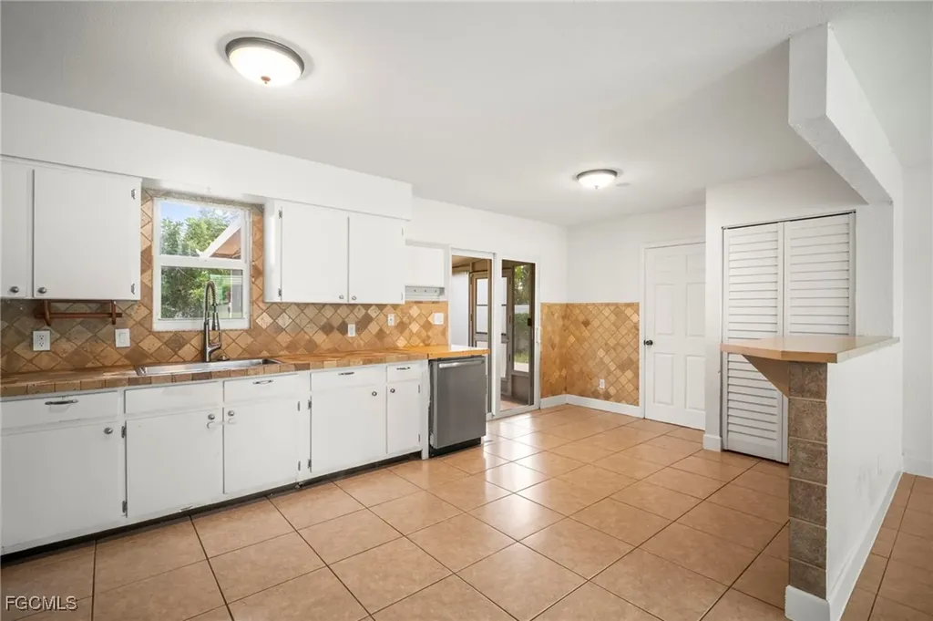 8042 Almo Road Fort Myers FL 33967