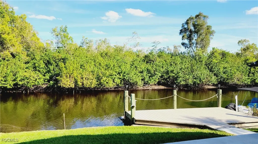 352 Shoreland Drive Fort Myers FL 33905