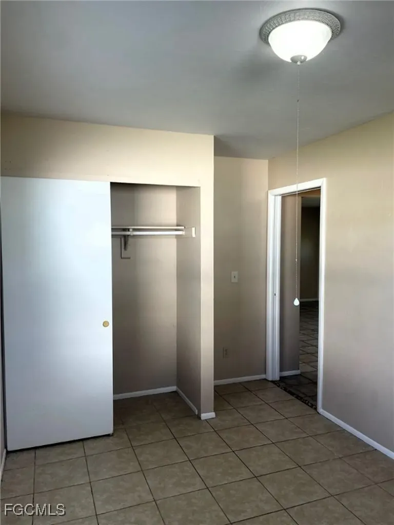 521 SE 4th Street Cape Coral FL 33990
