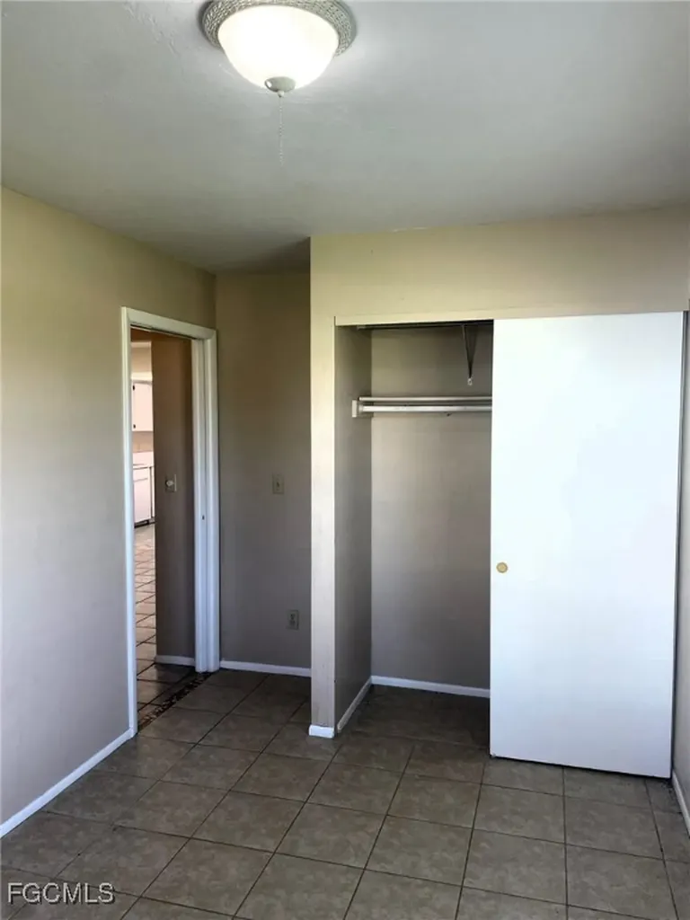 521 SE 4th Street Cape Coral FL 33990