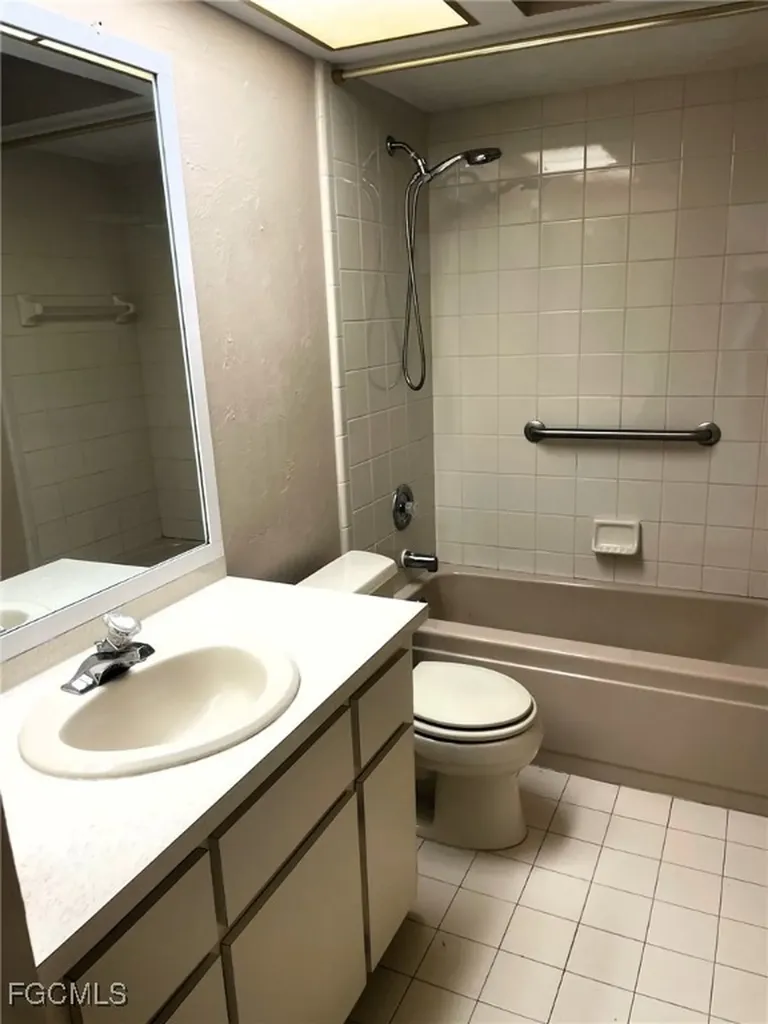 521 SE 4th Street Cape Coral FL 33990