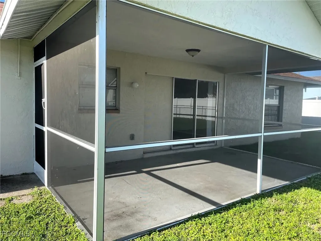 521 SE 4th Street Cape Coral FL 33990