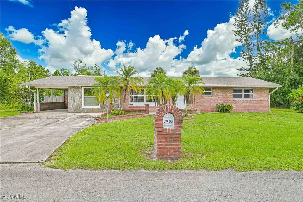 3905 E 3rd Street Lehigh Acres FL 33936