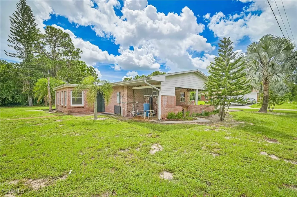 3905 E 3rd Street Lehigh Acres FL 33936