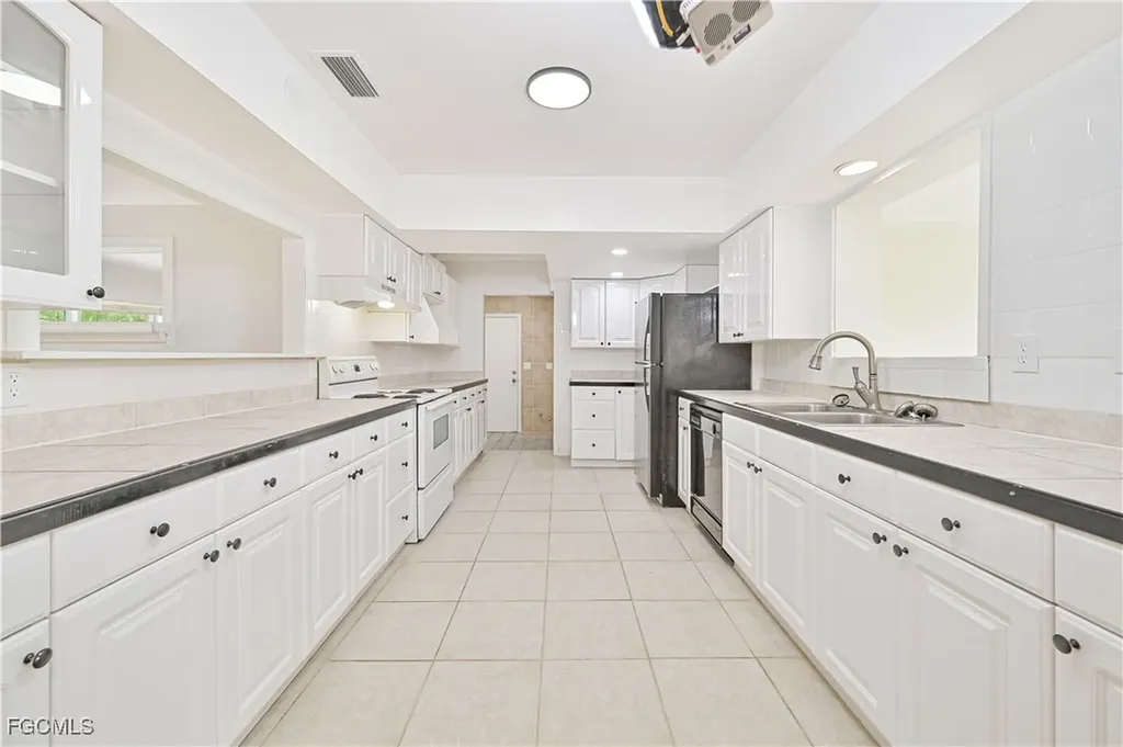 3905 E 3rd Street Lehigh Acres FL 33936