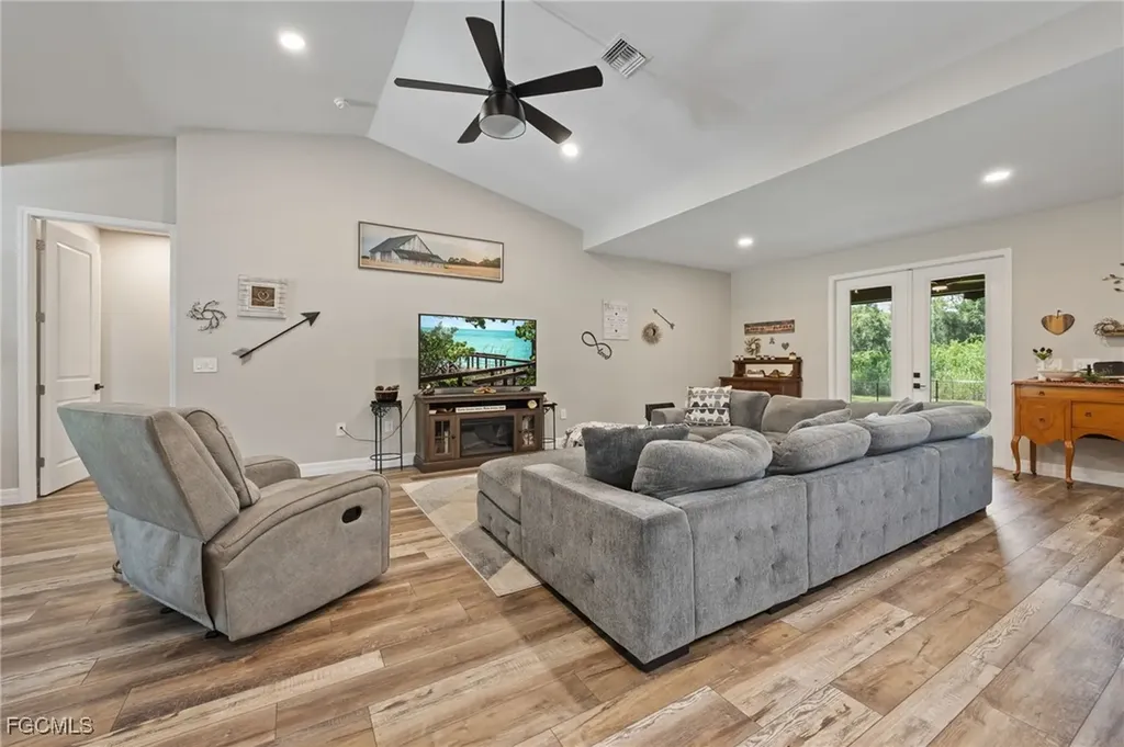 2391 Lippincott Road Alva FL 33920