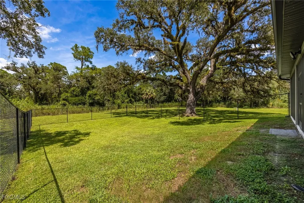 2391 Lippincott Road Alva FL 33920