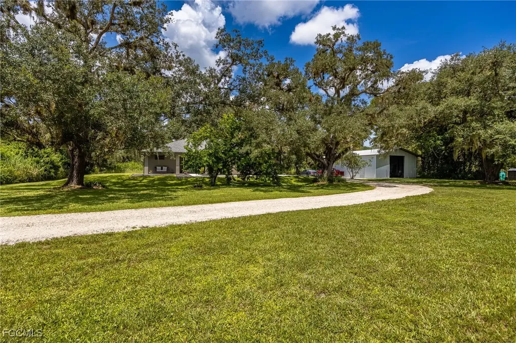 2391 Lippincott Road Alva FL 33920