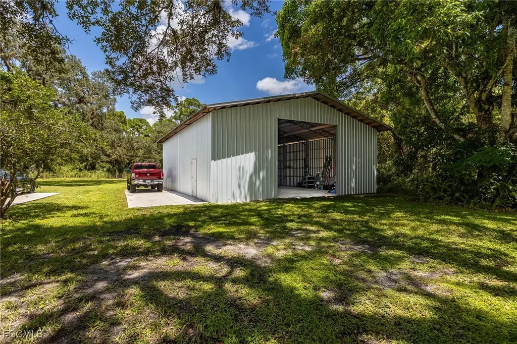 2391 Lippincott Road Alva FL 33920