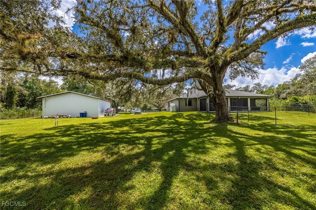 2391 Lippincott Road Alva FL 33920