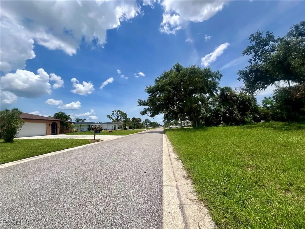 25 Oakland Hills Place Rotonda West FL 33947