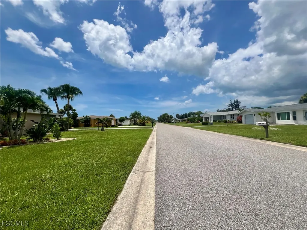 25 Oakland Hills Place Rotonda West FL 33947
