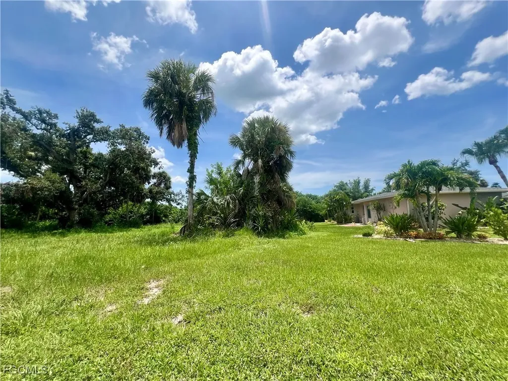 25 Oakland Hills Place Rotonda West FL 33947