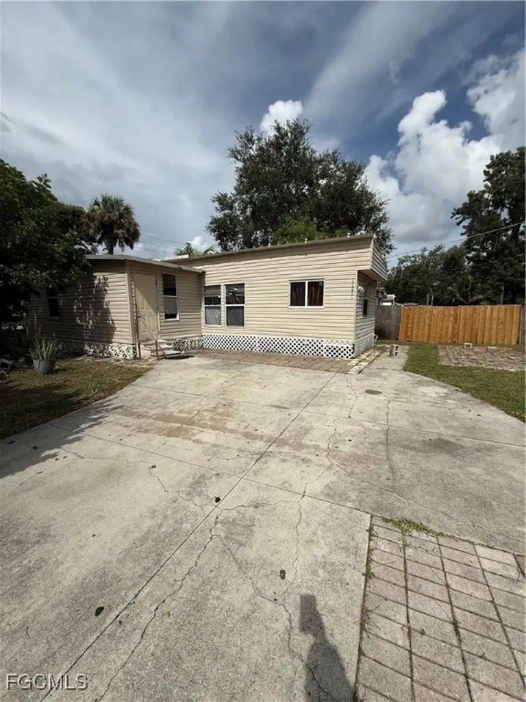 11051 Wagon Trail Bonita Springs FL 34135