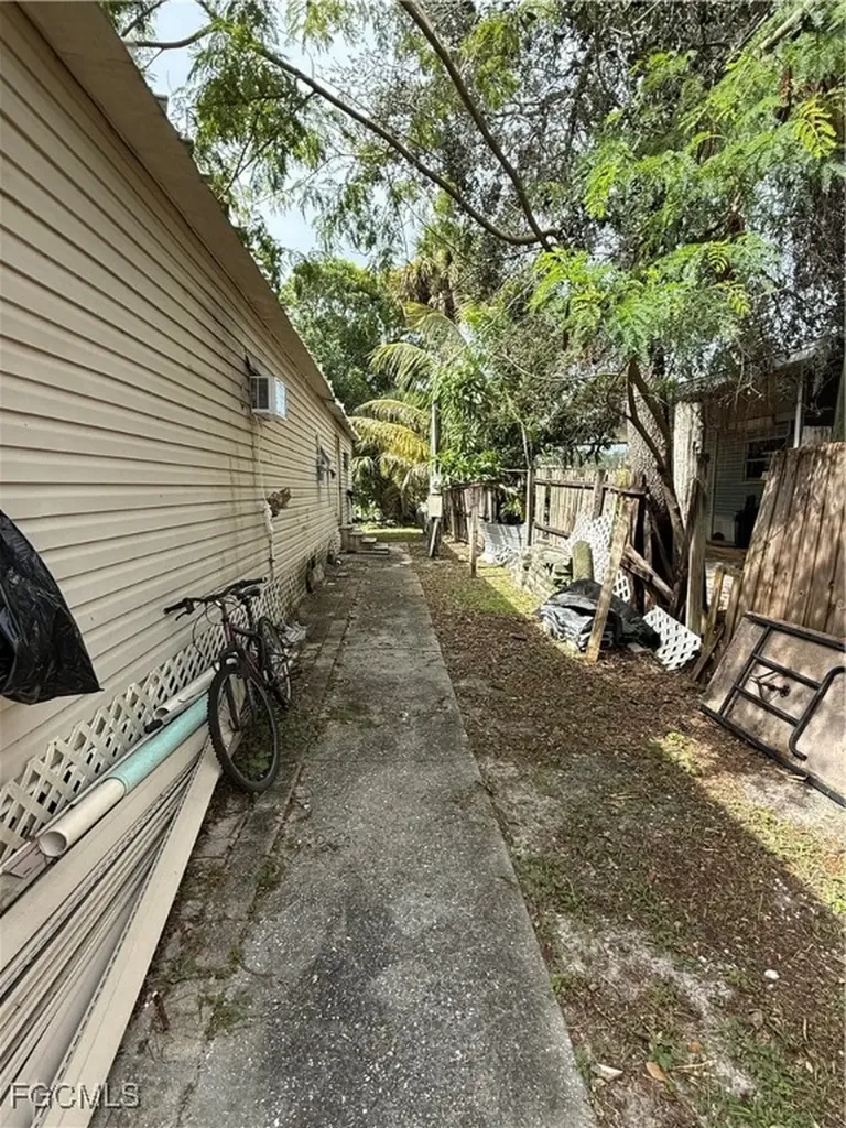 11051 Wagon Trail Bonita Springs FL 34135