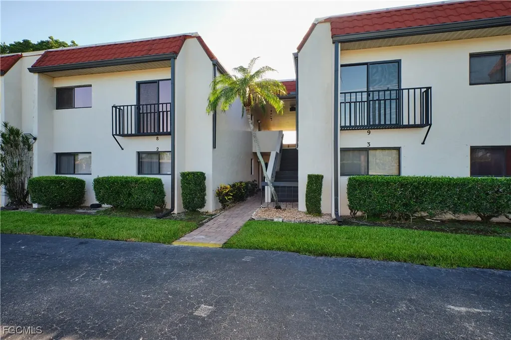 4728 Orange Grove Boulevard North Fort Myers FL 33903