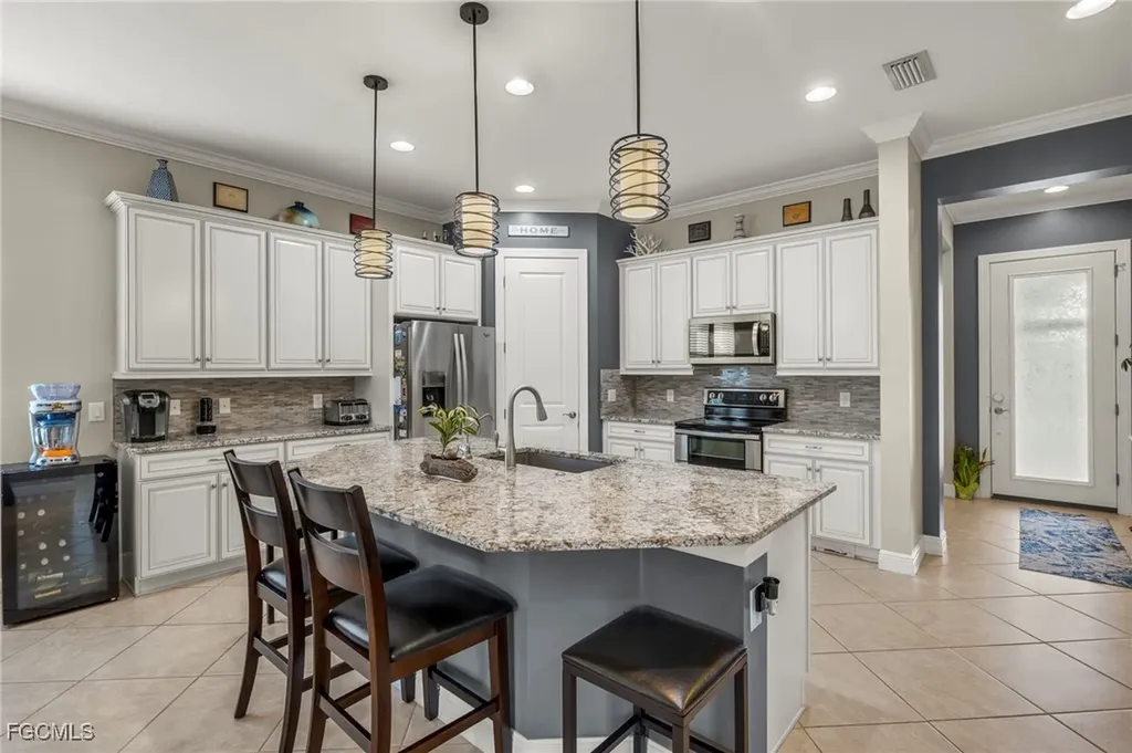 10860 Essex Square Boulevard Fort Myers FL 33913