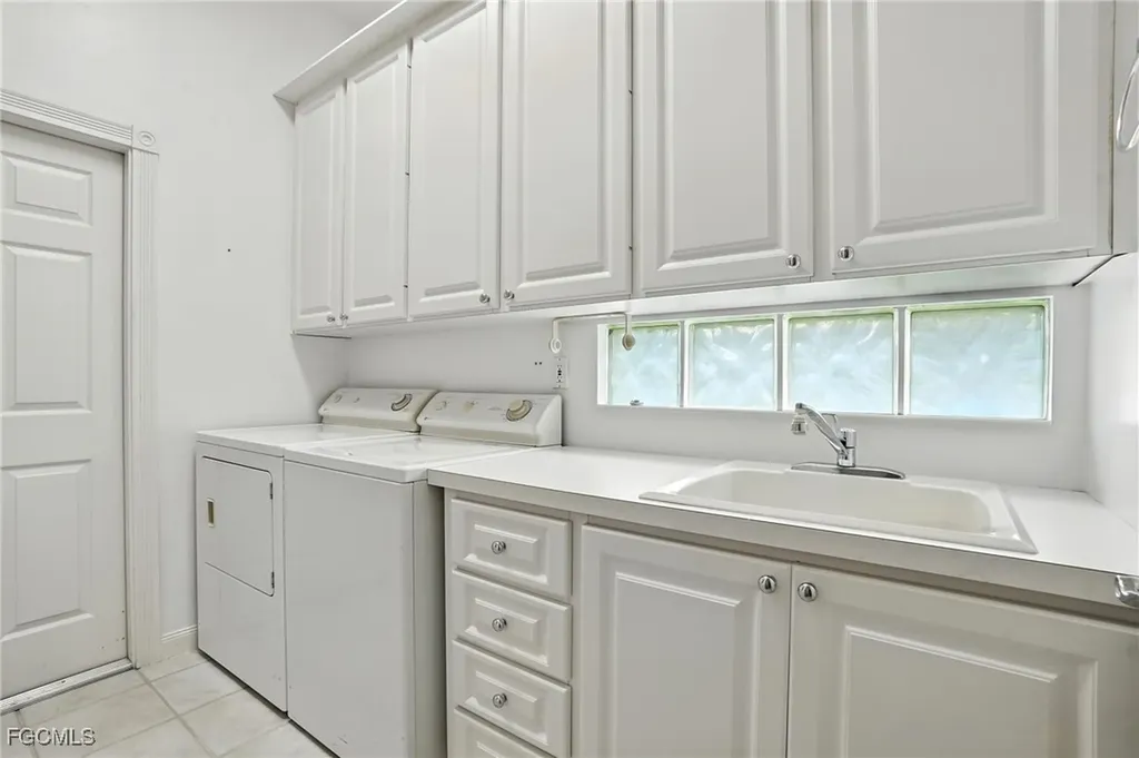 4017 Isla Ciudad Court Naples FL 34109