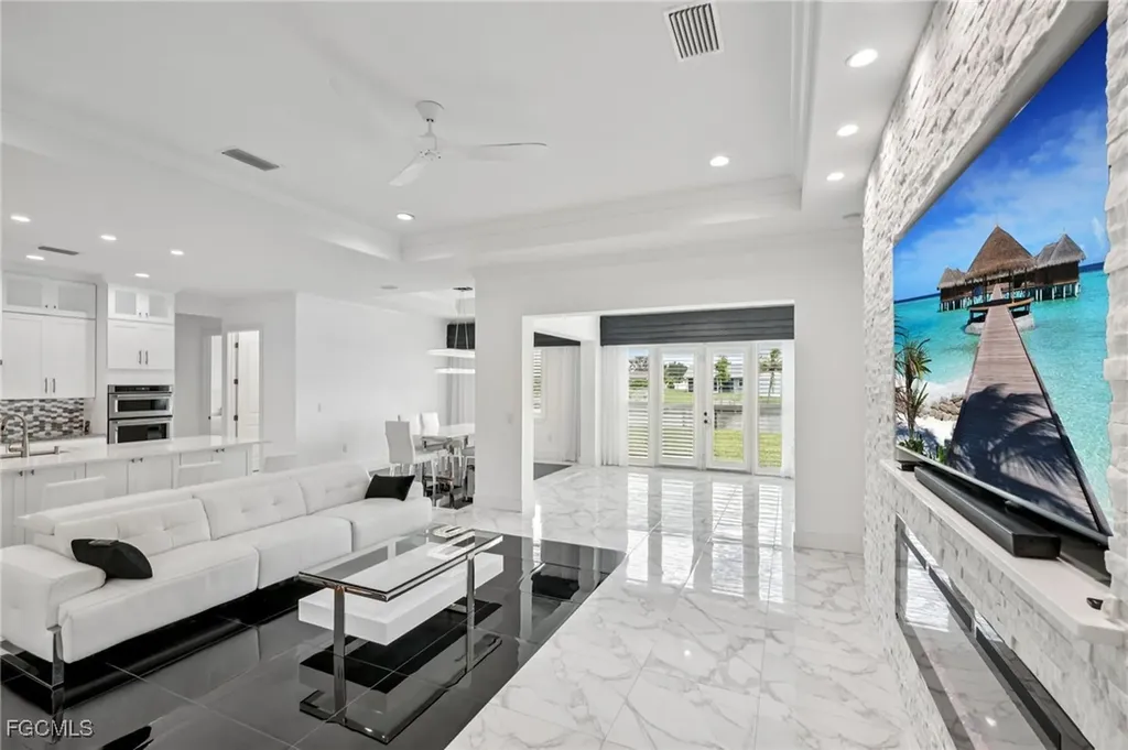 21 SW 21st Street Cape Coral FL 33991