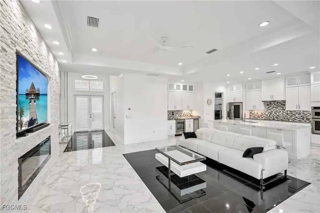 21 SW 21st Street Cape Coral FL 33991