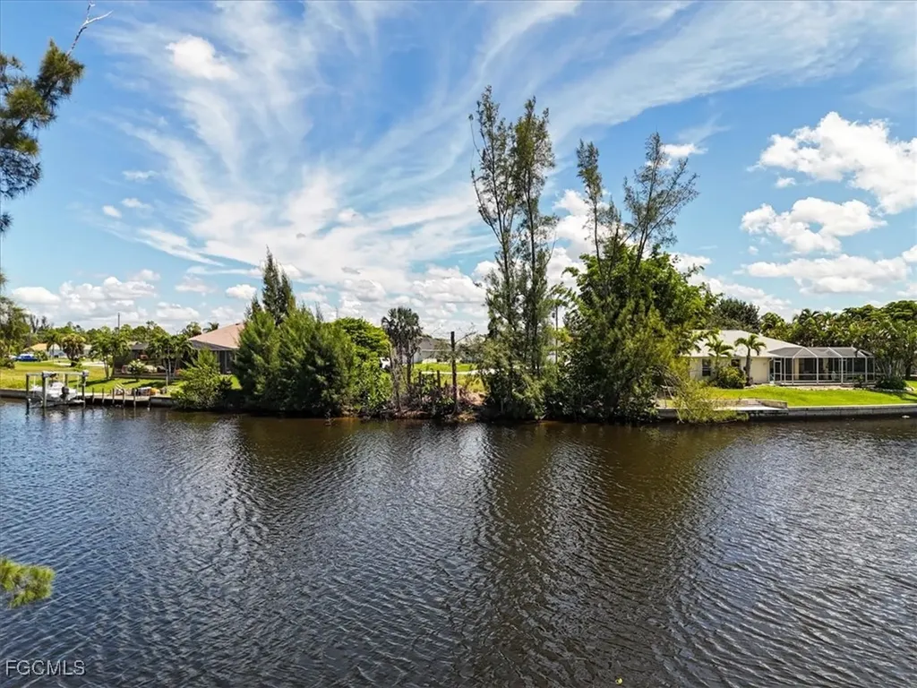 2300 NW 34 Avenue Cape Coral FL 33993