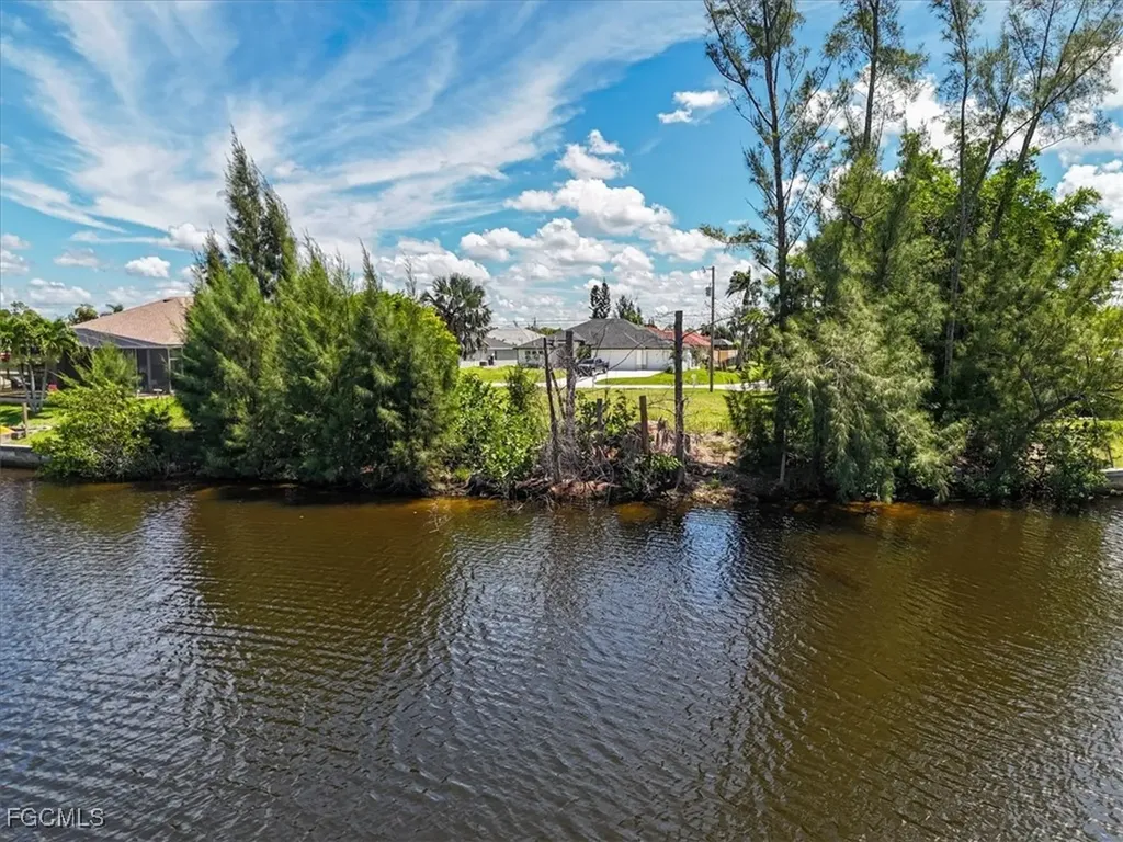 2300 NW 34 Avenue Cape Coral FL 33993