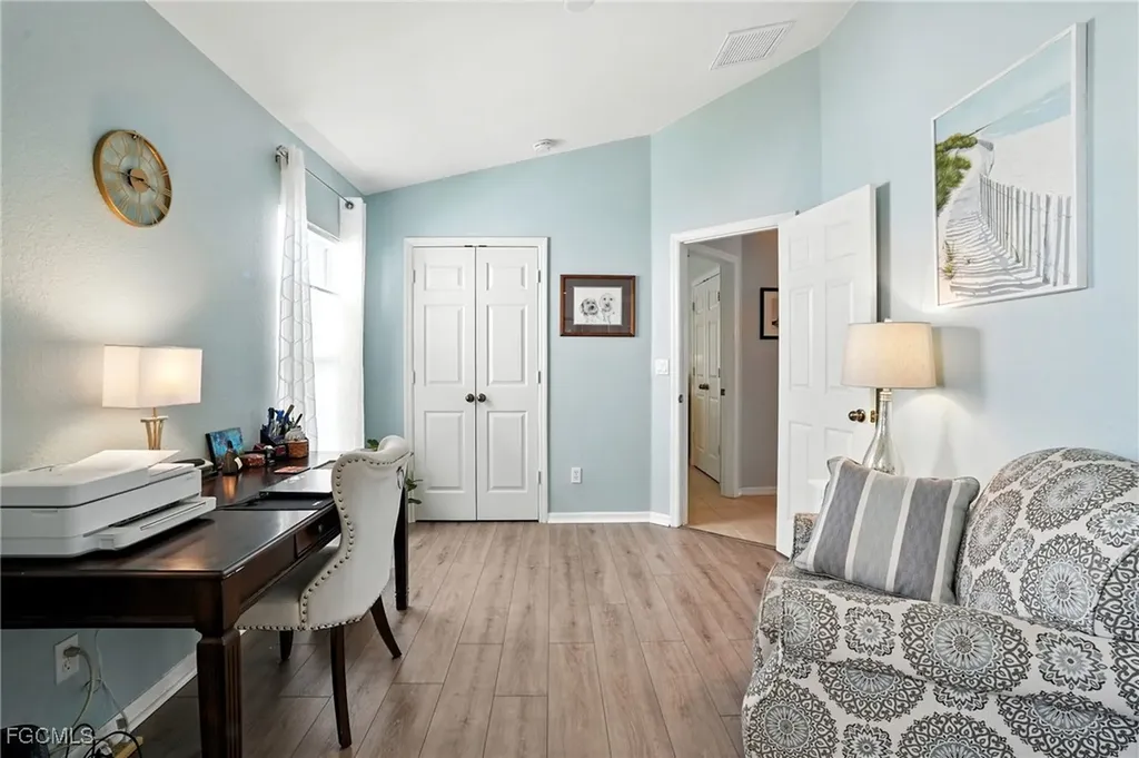 9740 Gladiolus Bulb Loop Fort Myers FL 33908