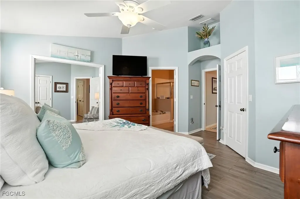 9740 Gladiolus Bulb Loop Fort Myers FL 33908