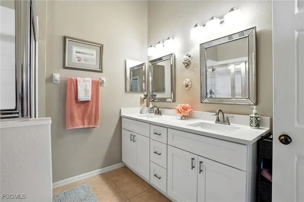 9740 Gladiolus Bulb Loop Fort Myers FL 33908