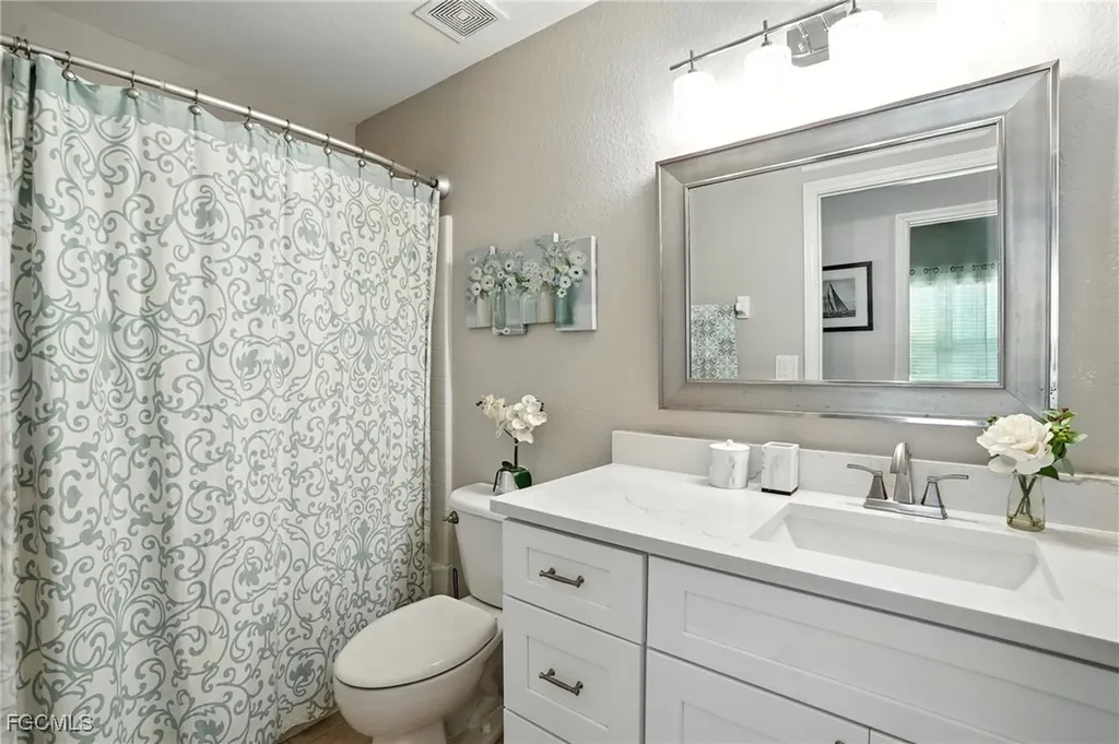 9740 Gladiolus Bulb Loop Fort Myers FL 33908