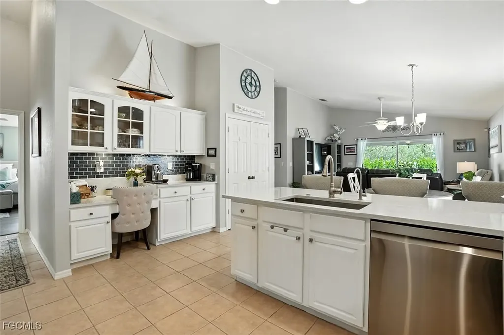 9740 Gladiolus Bulb Loop Fort Myers FL 33908