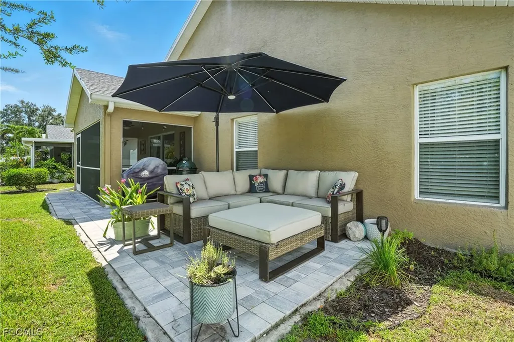 9740 Gladiolus Bulb Loop Fort Myers FL 33908