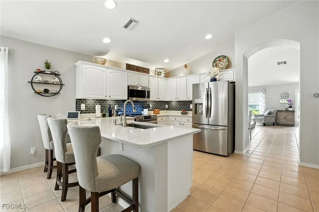 9740 Gladiolus Bulb Loop Fort Myers FL 33908