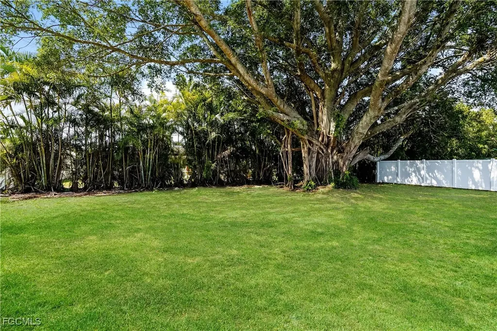 330 SE 46th Lane Cape Coral FL 33904