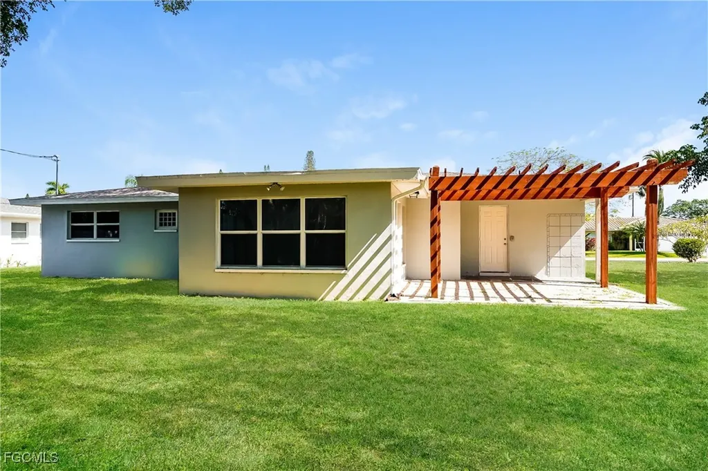 330 SE 46th Lane Cape Coral FL 33904