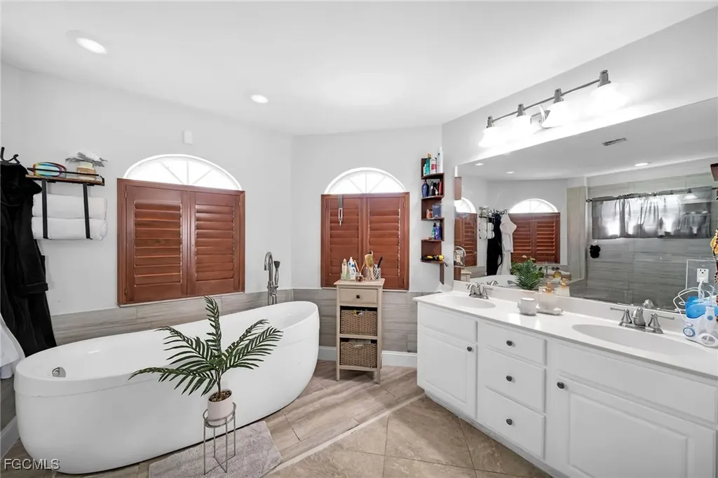 1817 SW 22nd Terrace Cape Coral FL 33991