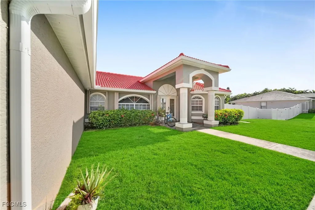 1817 SW 22nd Terrace Cape Coral FL 33991