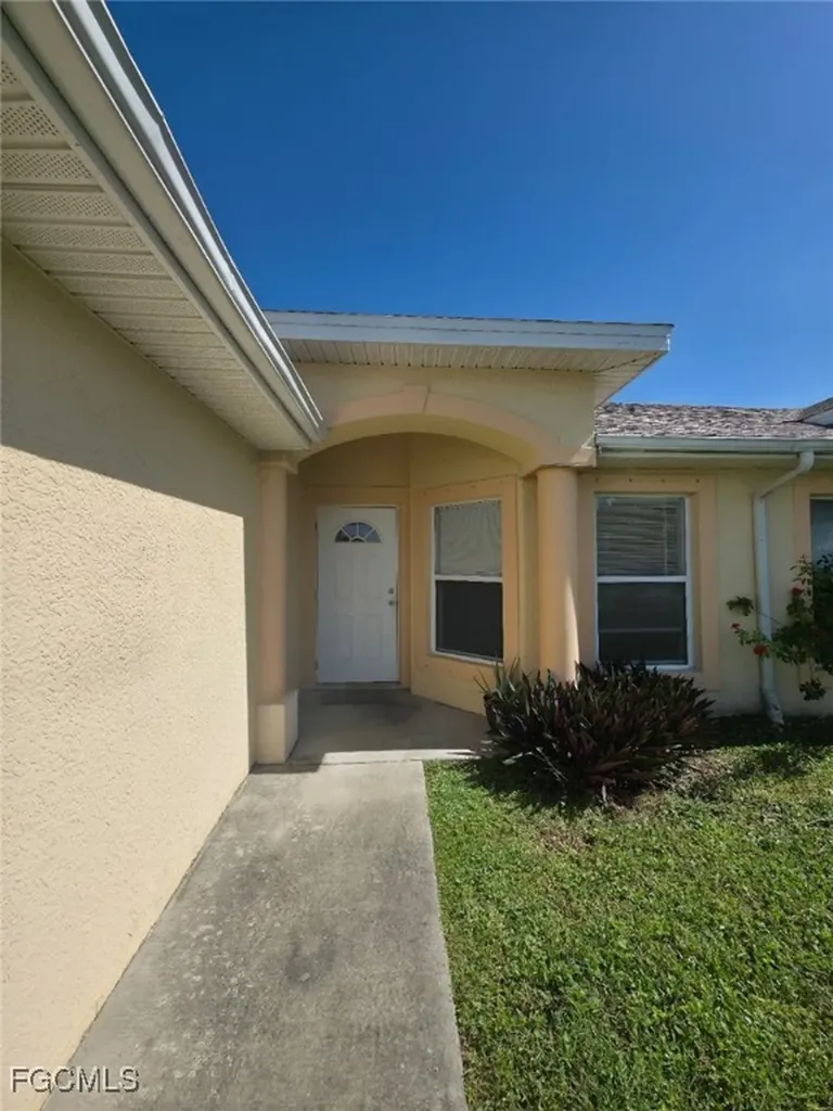 2211 NE 15th Lane Cape Coral FL 33909