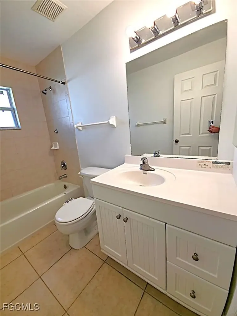 2211 NE 15th Lane Cape Coral FL 33909