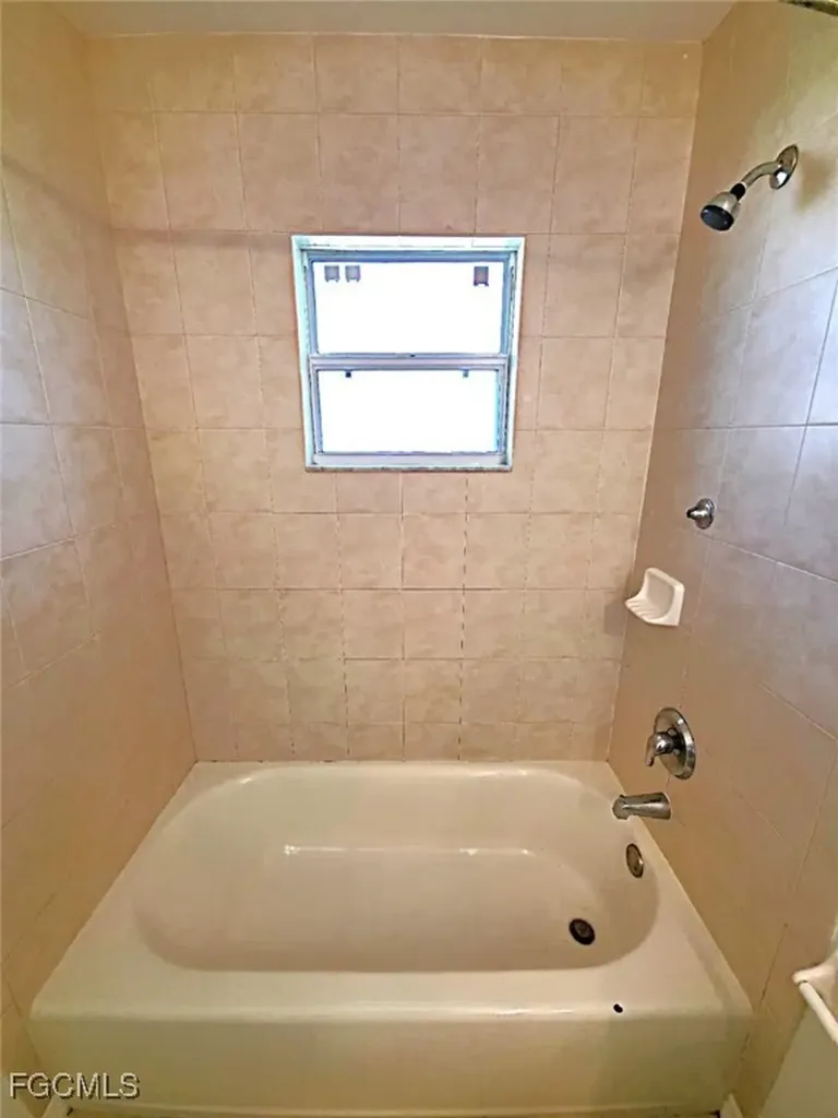 2211 NE 15th Lane Cape Coral FL 33909