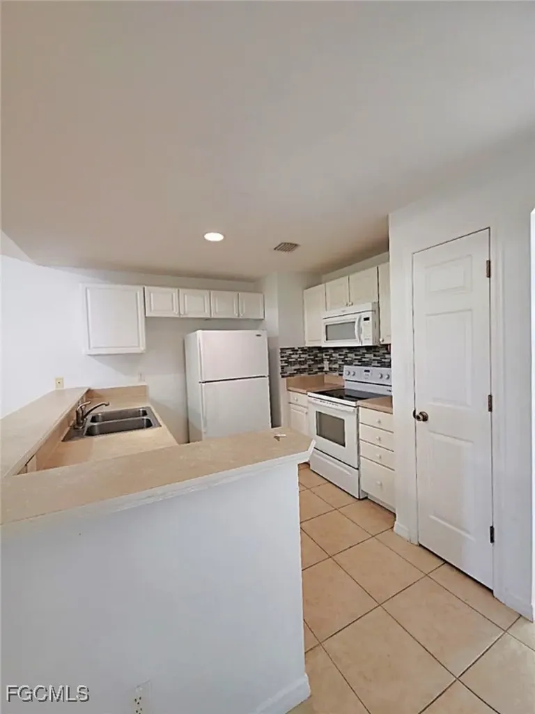 2211 NE 15th Lane Cape Coral FL 33909
