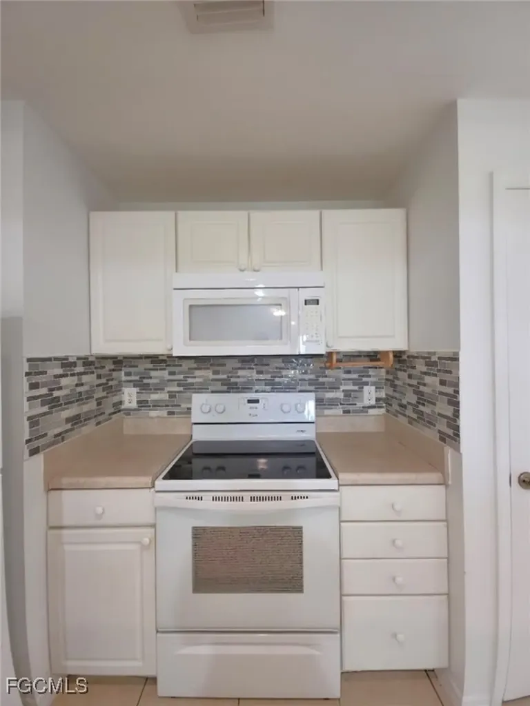 2211 NE 15th Lane Cape Coral FL 33909