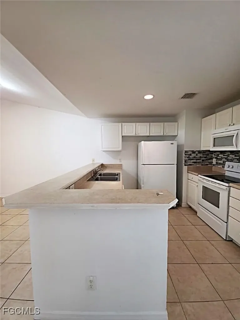 2211 NE 15th Lane Cape Coral FL 33909