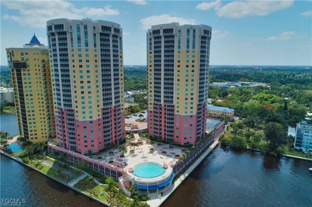 2745 1st Street Fort Myers FL 33916