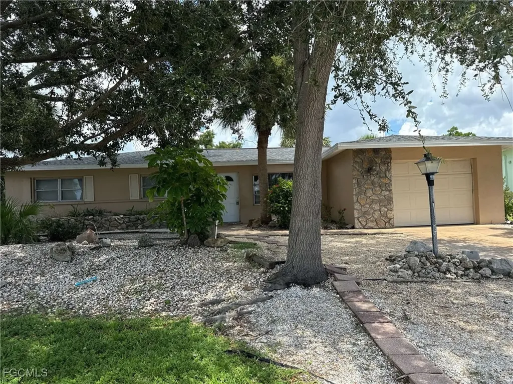 78 Rotonda Circle Rotonda West FL 33947