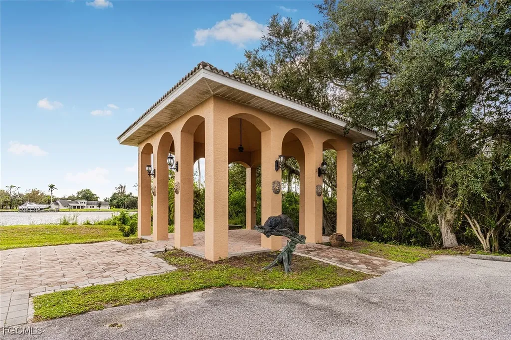 17109 Serengeti Circle Alva FL 33920