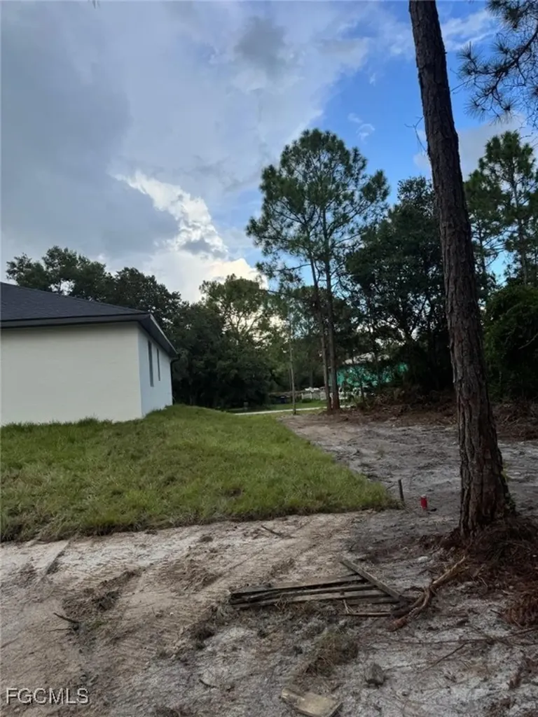 2217 Jefferson Avenue Alva FL 33920