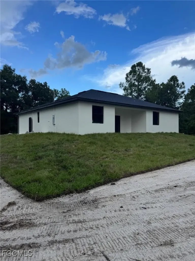 2217 Jefferson Avenue Alva FL 33920