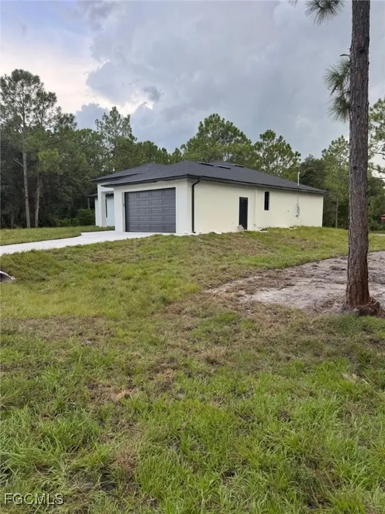 2217 Jefferson Avenue Alva FL 33920