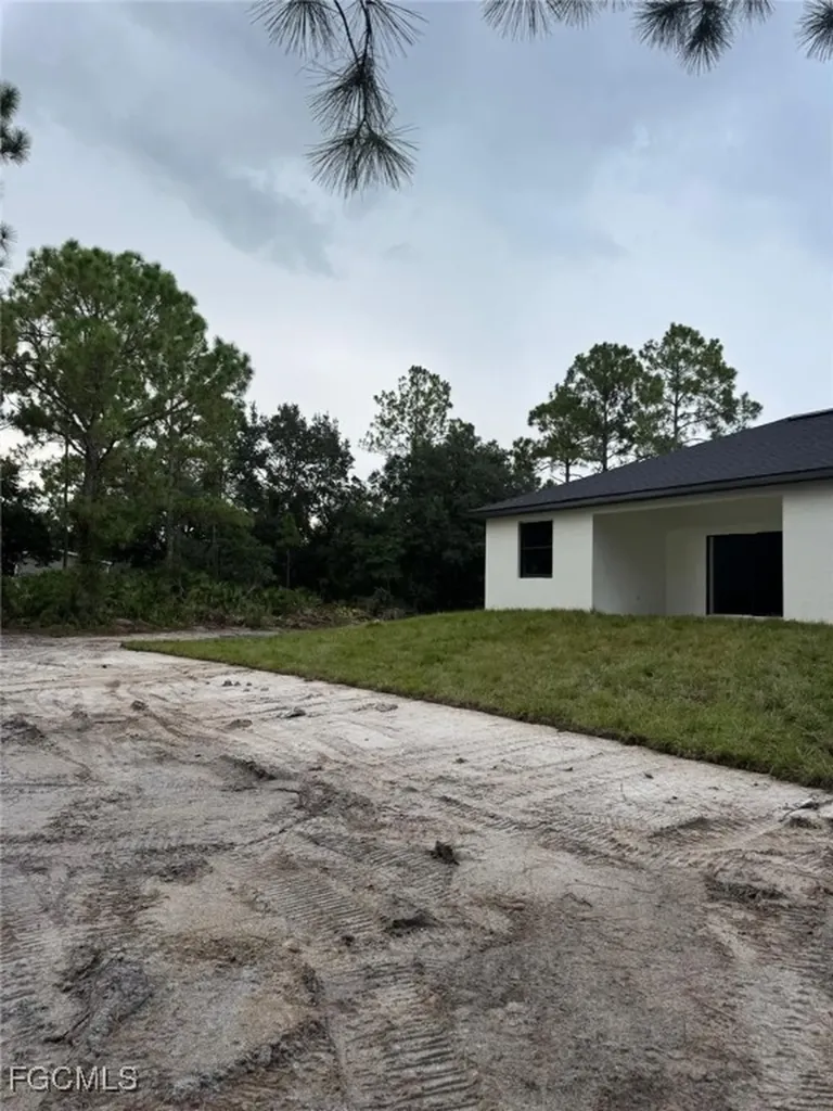 2217 Jefferson Avenue Alva FL 33920
